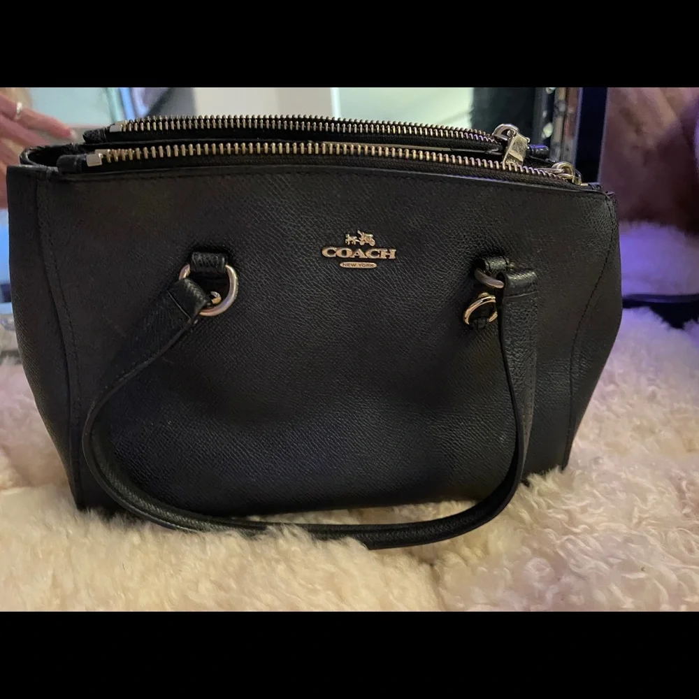 Coach - Picture 2 of 11